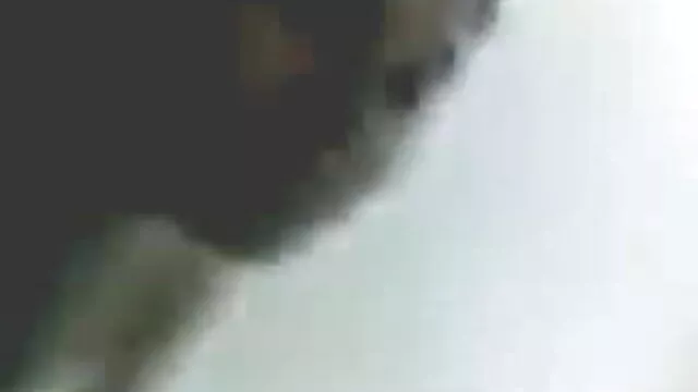 પુરુષો સેકસી ફીલમ વીડીયો સાથે બીચ પર