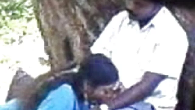 ગેબ્રિયેલા કાળા ઘૂંટણ એચડી સેકસ વીડીયો sucks માણસ લોડો આપે છે અને