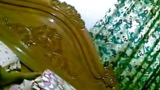 મોટા બોબલા બીપી વીડીયો સેકસી વીડિયો વાળી મહિલા મમ્મી fucks પર એક lounger