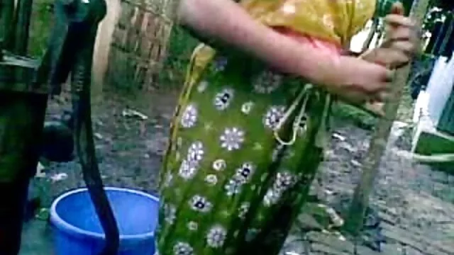 આ વ્યક્તિ એક છોકરી ઓપન વીડીયો સેકસી મૂકી નજીકમાં દિવાલ માં તેના જાંઘિયો
