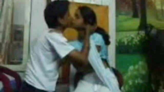 Brandi પ્રેમ સાથે મોટા tits કેન્સર સેકસી વીડીયો એક્સ એક્સ એક્સ કોચથી પર રમતા સાથે ચાહક