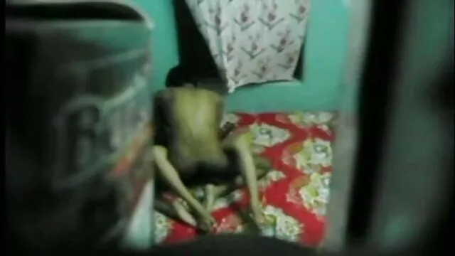 માણસ સાથે પેટ વાળ, વાહિયાત pussy માં સ્ત્રી સાથે એક મોટી ગાંડ માં એક્સ વીડીયો સેકસી રાત્રે મધ્યમાં