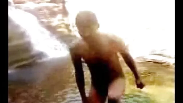 શરીર મસાજ થેરાપિસ્ટ છે, સ્ટ્રોક અને fucks એક સેકસી સેકસી વીડીયા ટેબલ પર