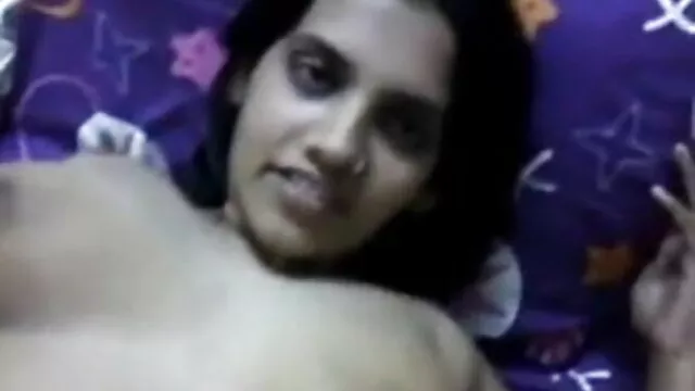 વ્યક્તિ fucks તેના મોં ત્રીપલ એક્સ સેકસી બીપી વીડીયો અને મોટા બોબલા વાળી મહિલા ભોસ ચુત માં સુંદરતા, બેડ, સફેદ