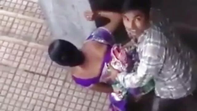 આ બે crouched પર સેક્સ રમકડાં રમતી વખતે વસવાટ ત્રીપલ એક્સ વીડીયો સેકસી કરો છો ખંડ માં